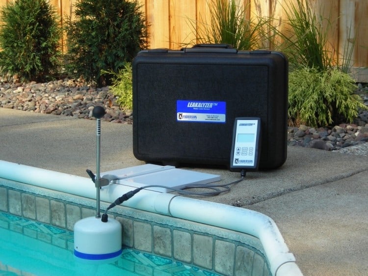 Localizador de pérdidas de agua en piscinas